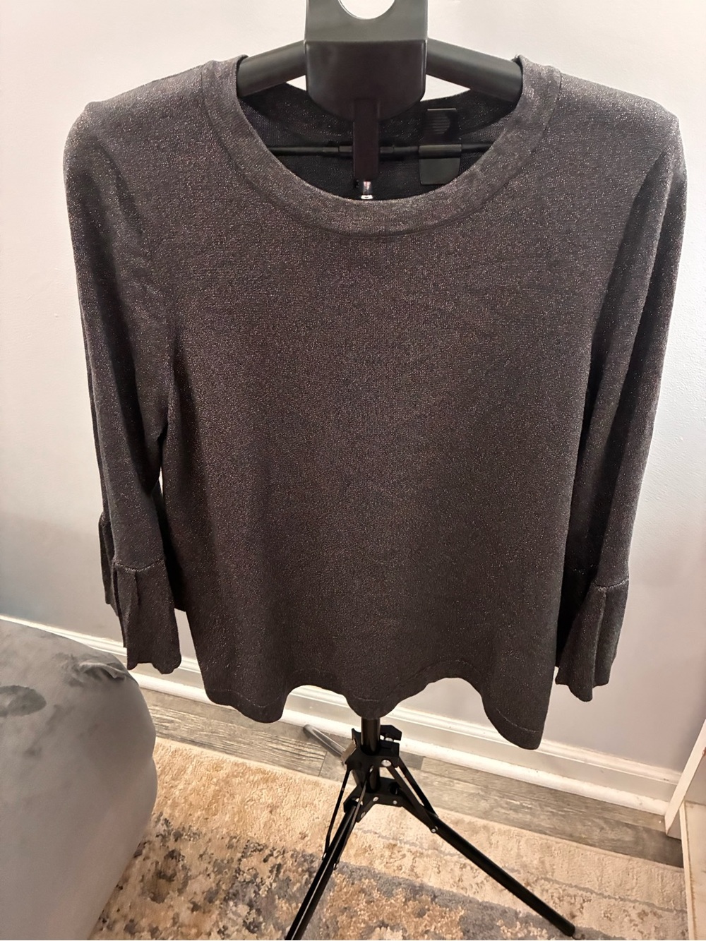 Cable & Gauge Women's Sparkle Crewneck Top in Charcoal